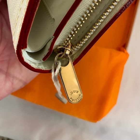 Louis Vuitton Wallet - Picture 10 of 11